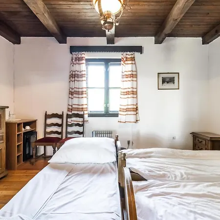 Bugaci Menesbirtok Ueduelohazak 3*