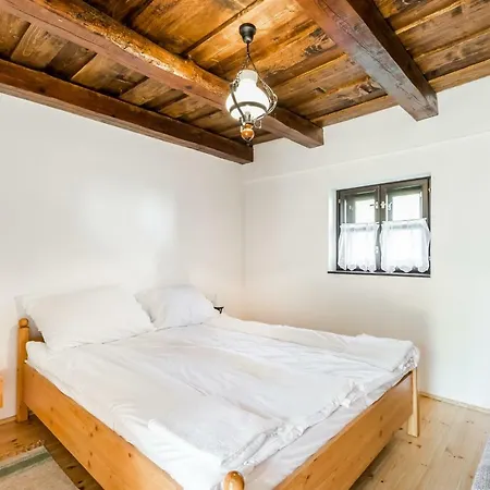 Bugaci Menesbirtok Ueduelohazak