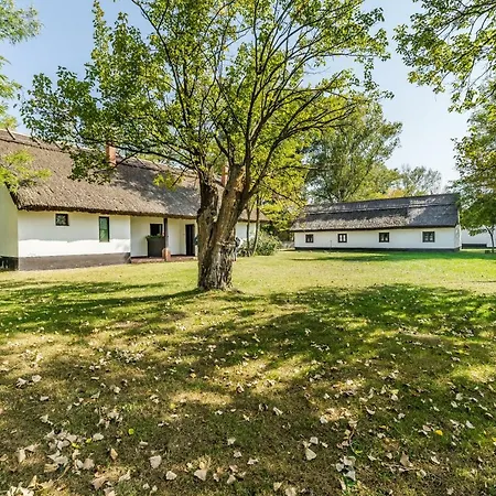 Bugaci Menesbirtok Ueduelohazak 3* Bugac