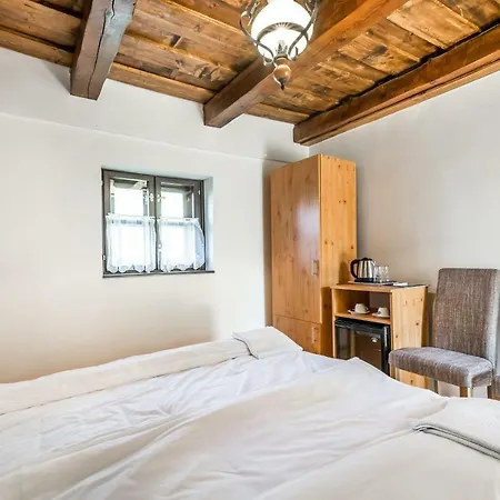 Bugaci Menesbirtok Ueduelohazak Bugac